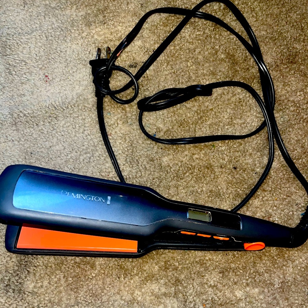 Remington thick based pink hair straightener